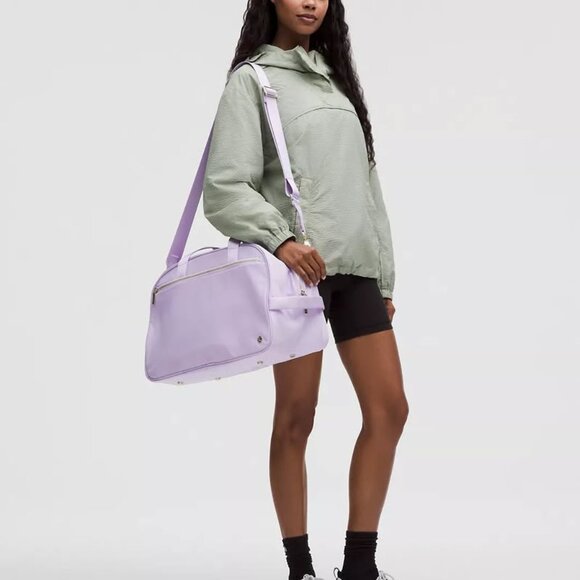 Lululemon City Essentials Duffle Bag 28L, BNWT - Picture 2 of 8